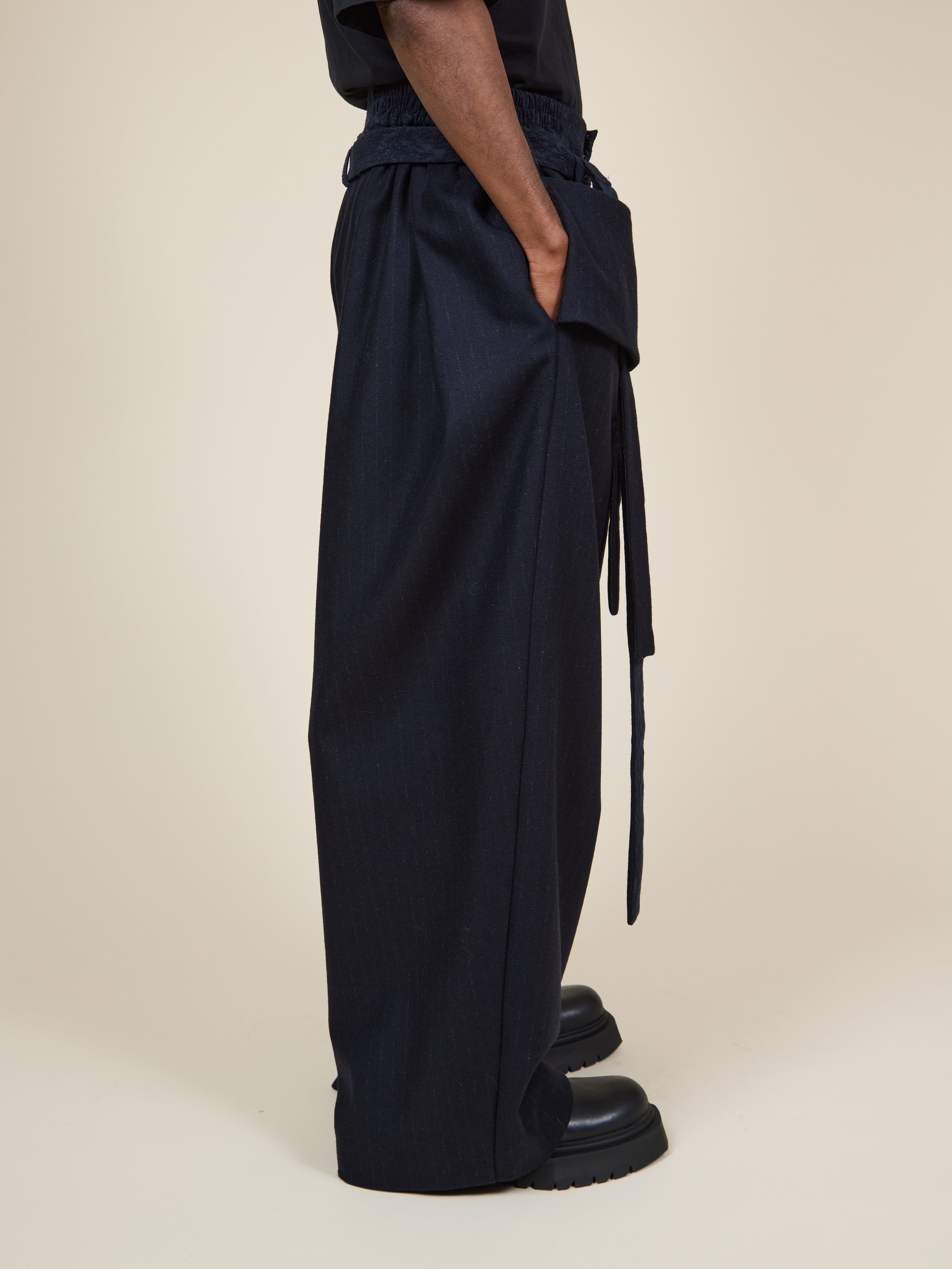 KHOLONG | Navy Chalk's Wool