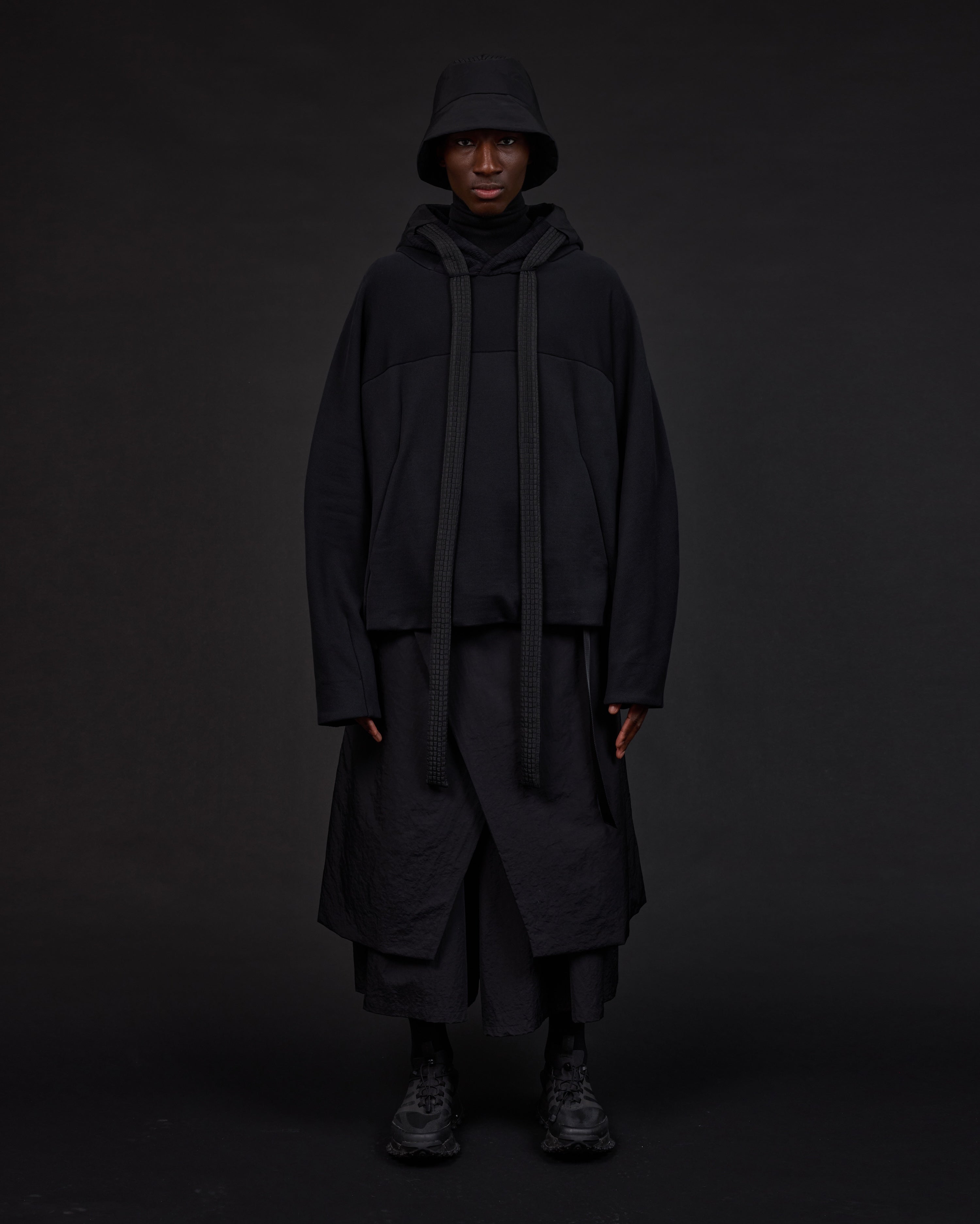HOODEN | Osa Black