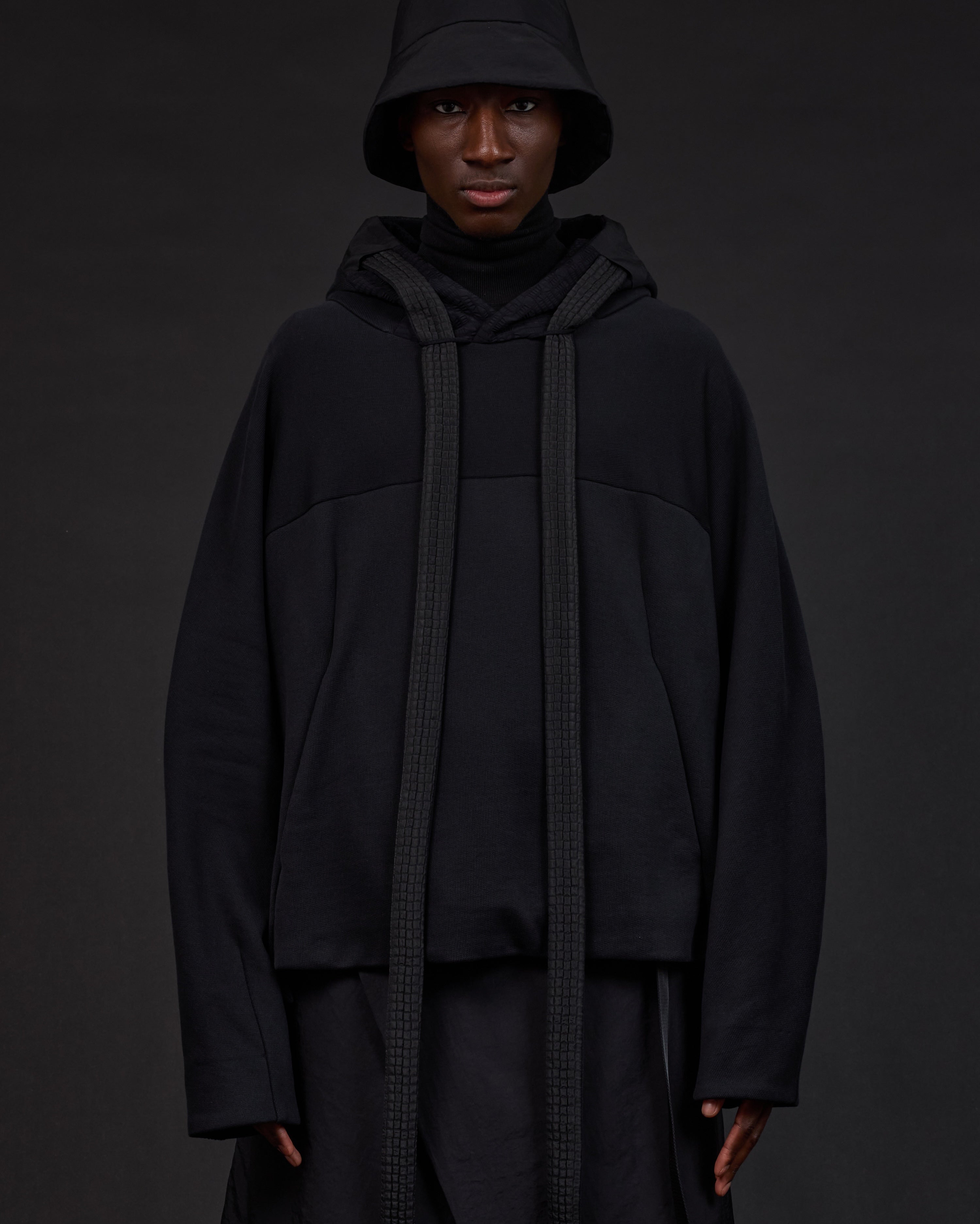 HOODEN | Osa Black
