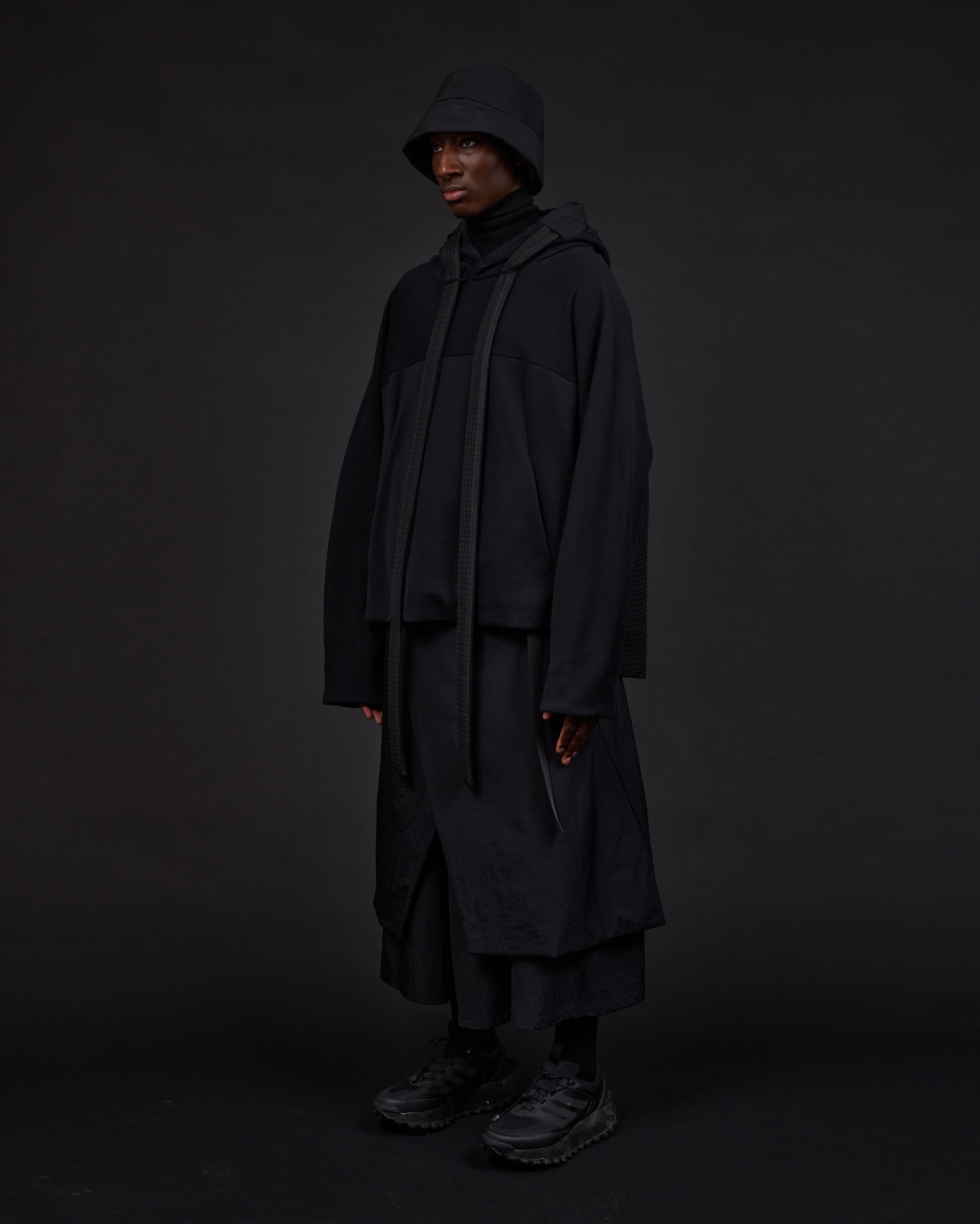 HOODEN | Osa Black