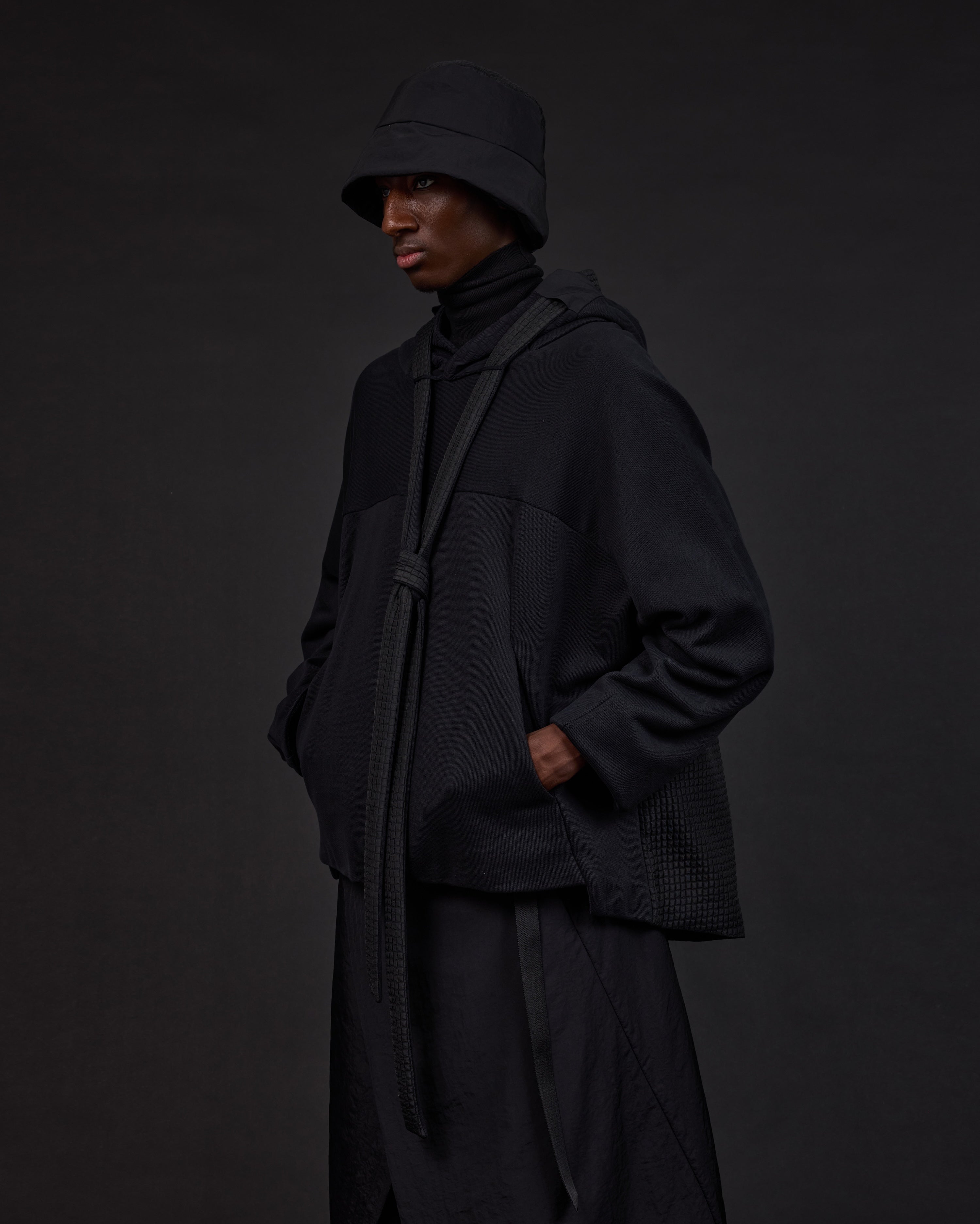 HOODEN | Osa Black