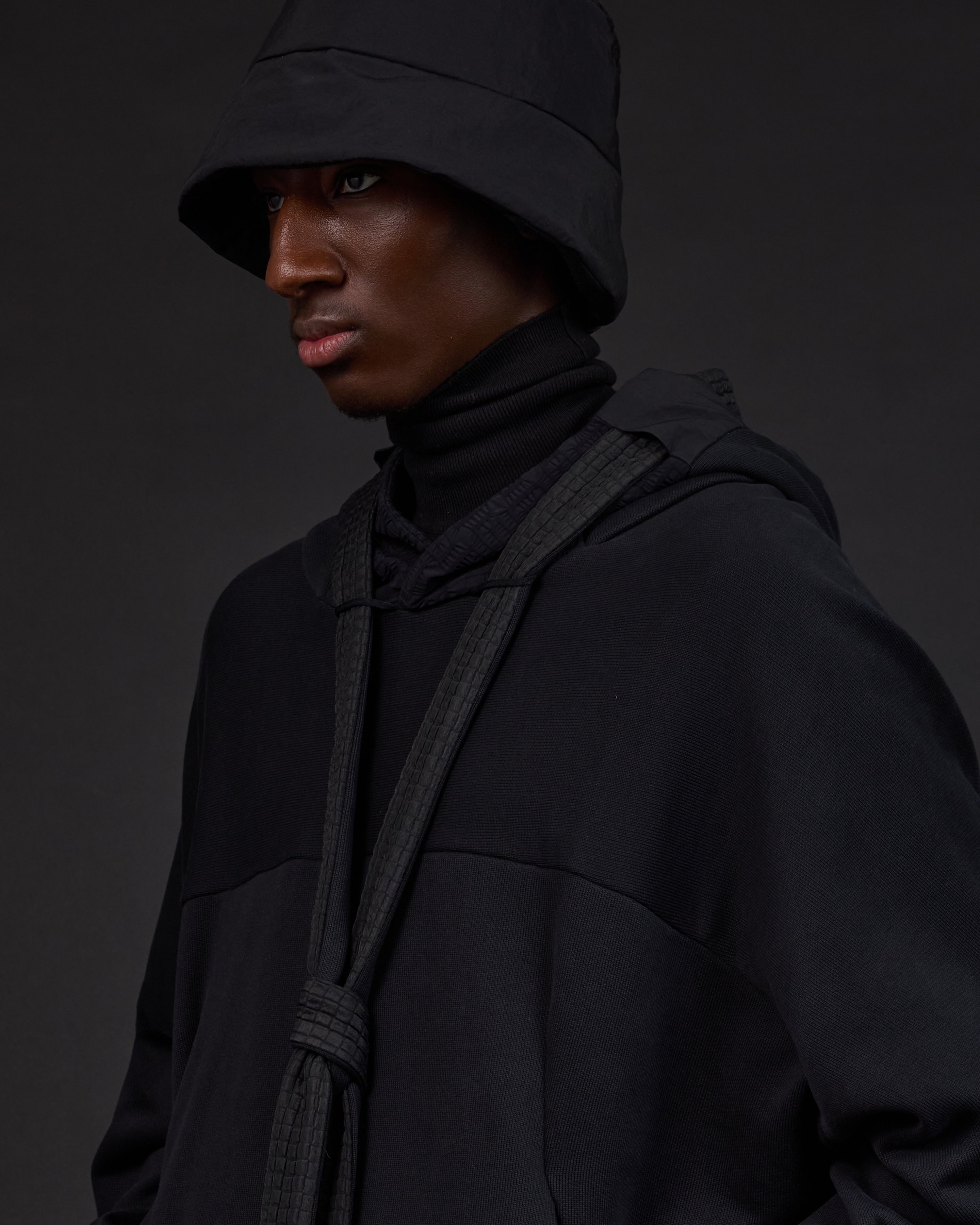 HOODEN | Osa Black