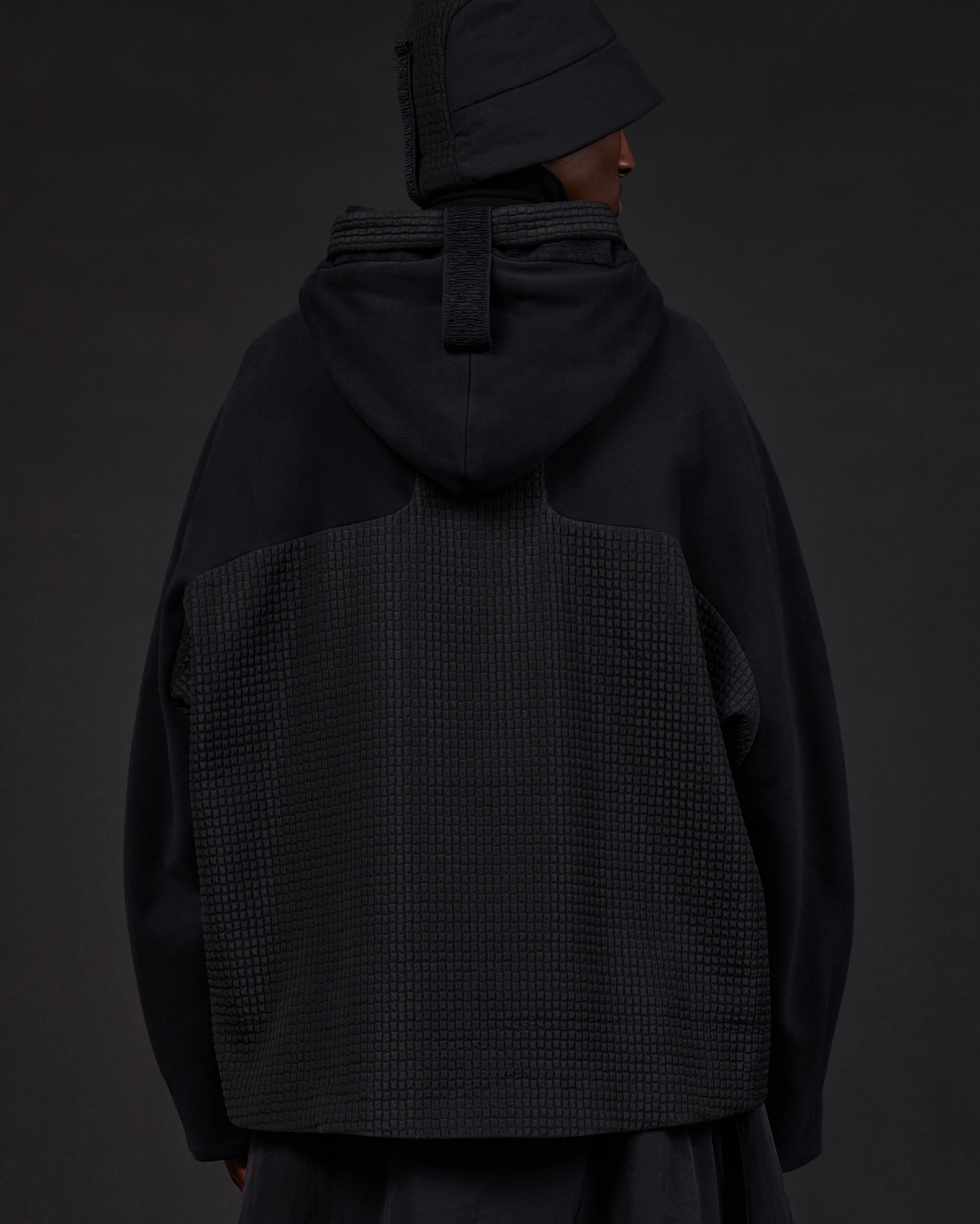 HOODEN | Osa Black