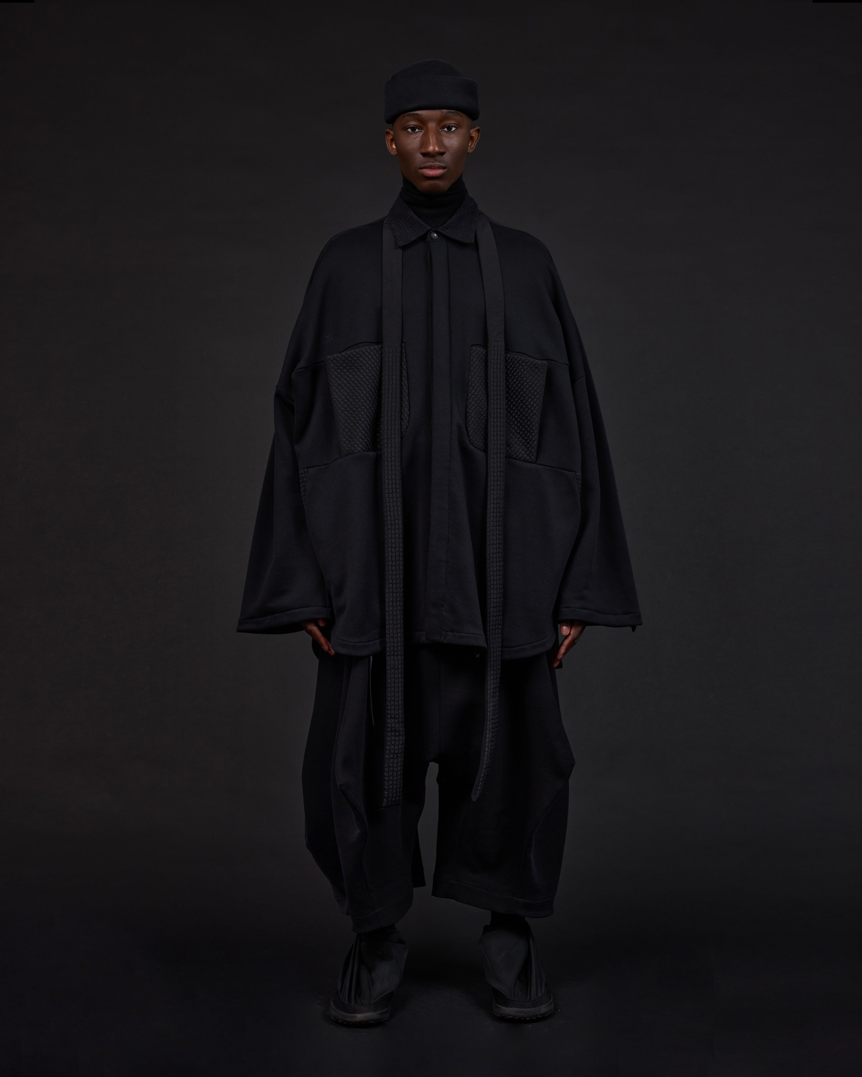 KIRTIS | Osa Black