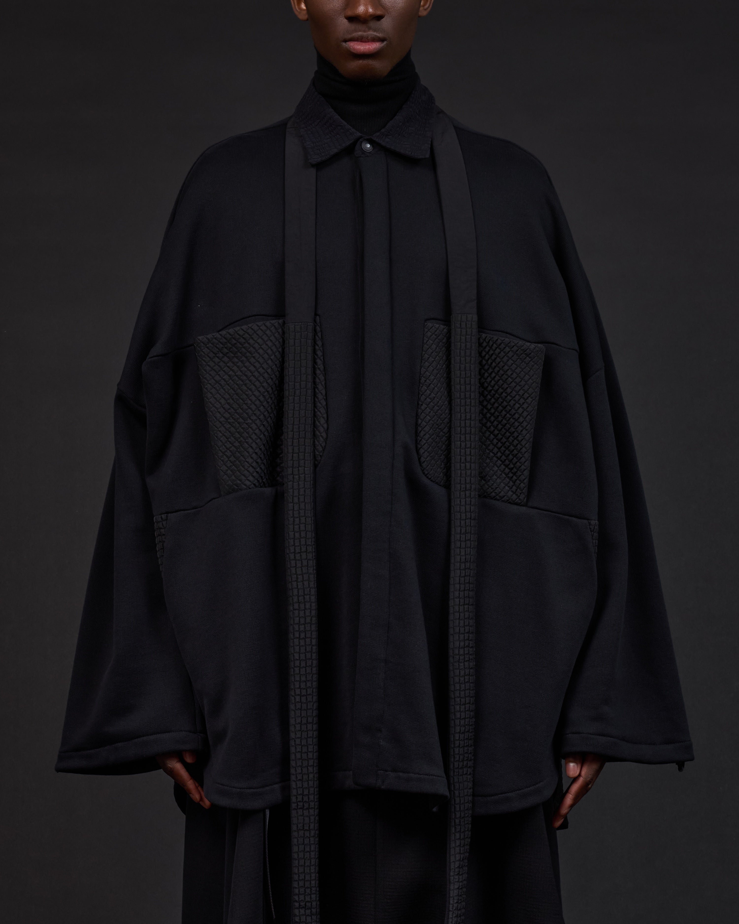 KIRTIS | Osa Black