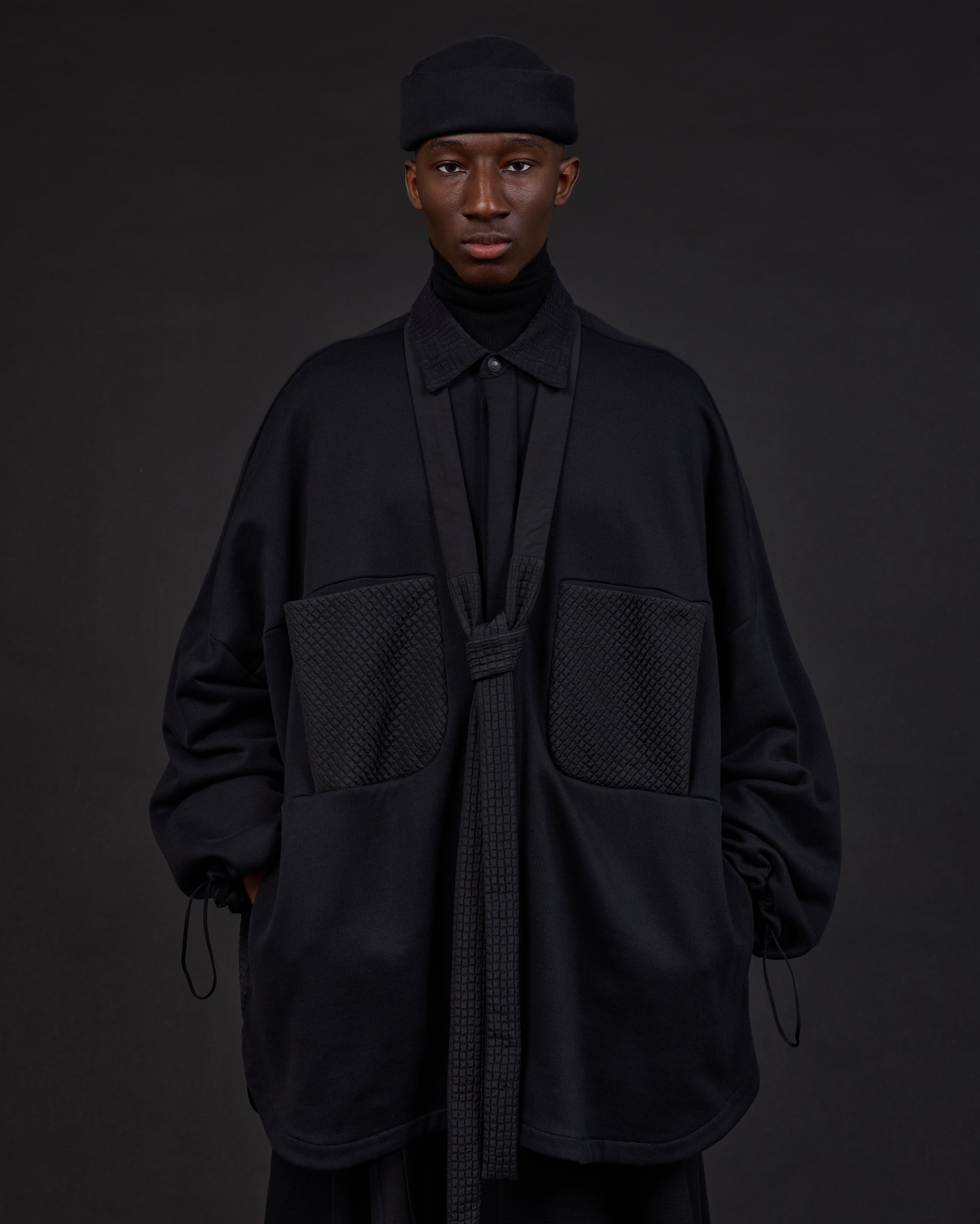 KIRTIS | Osa Black