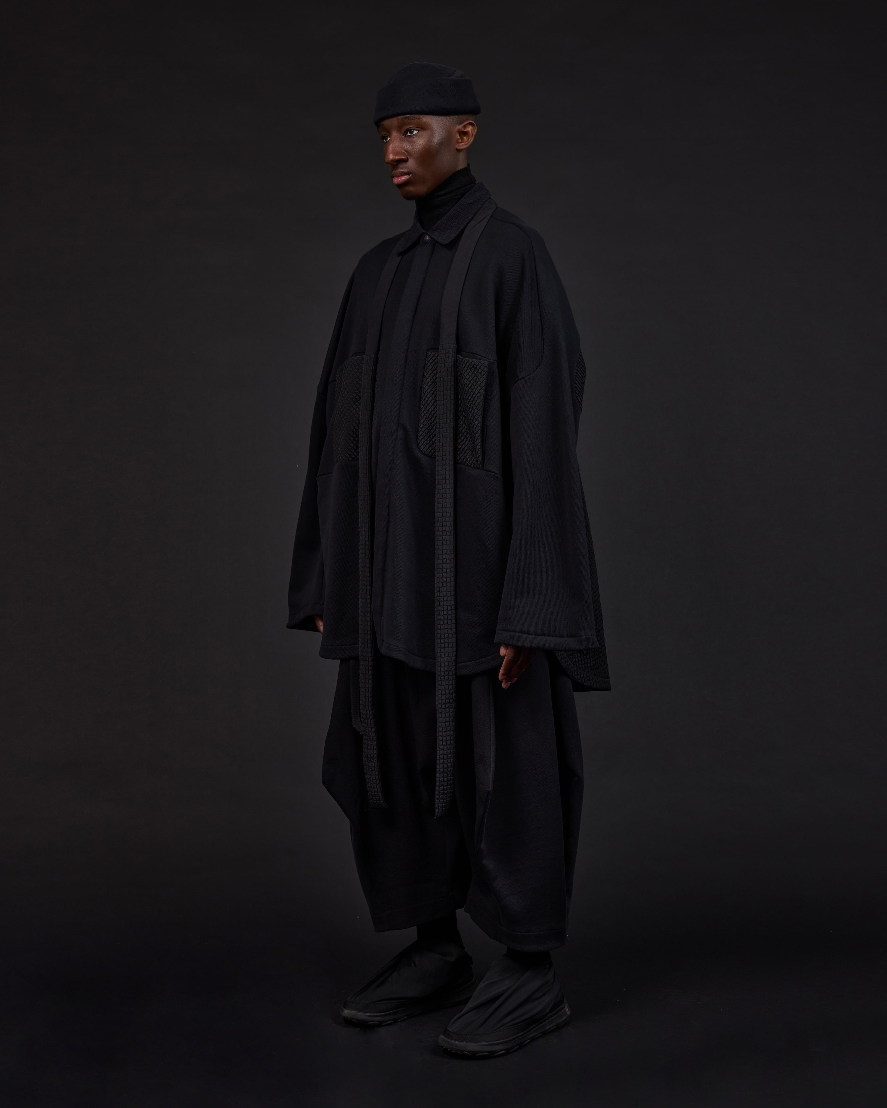 KIRTIS | Osa Black
