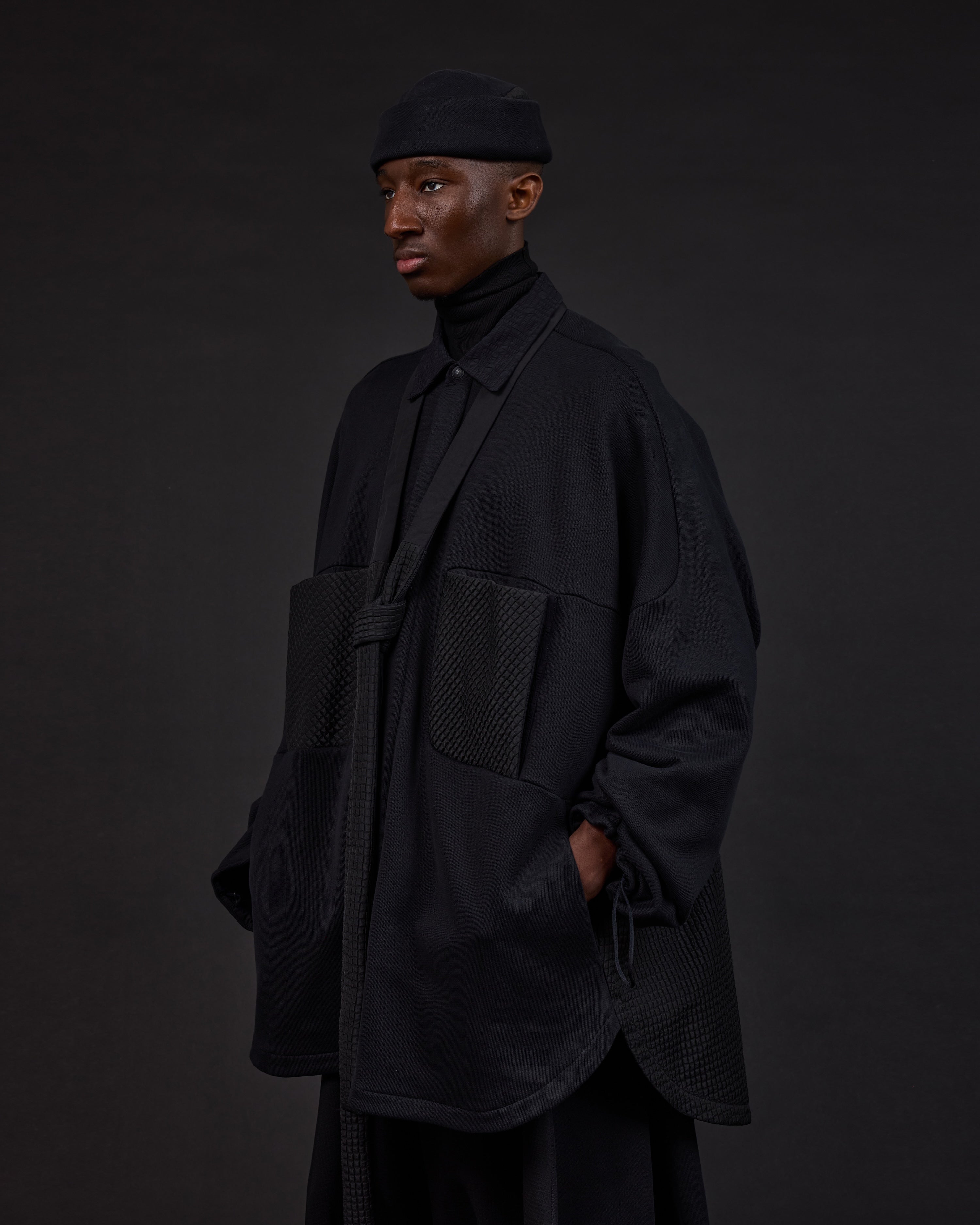 KIRTIS | Osa Black
