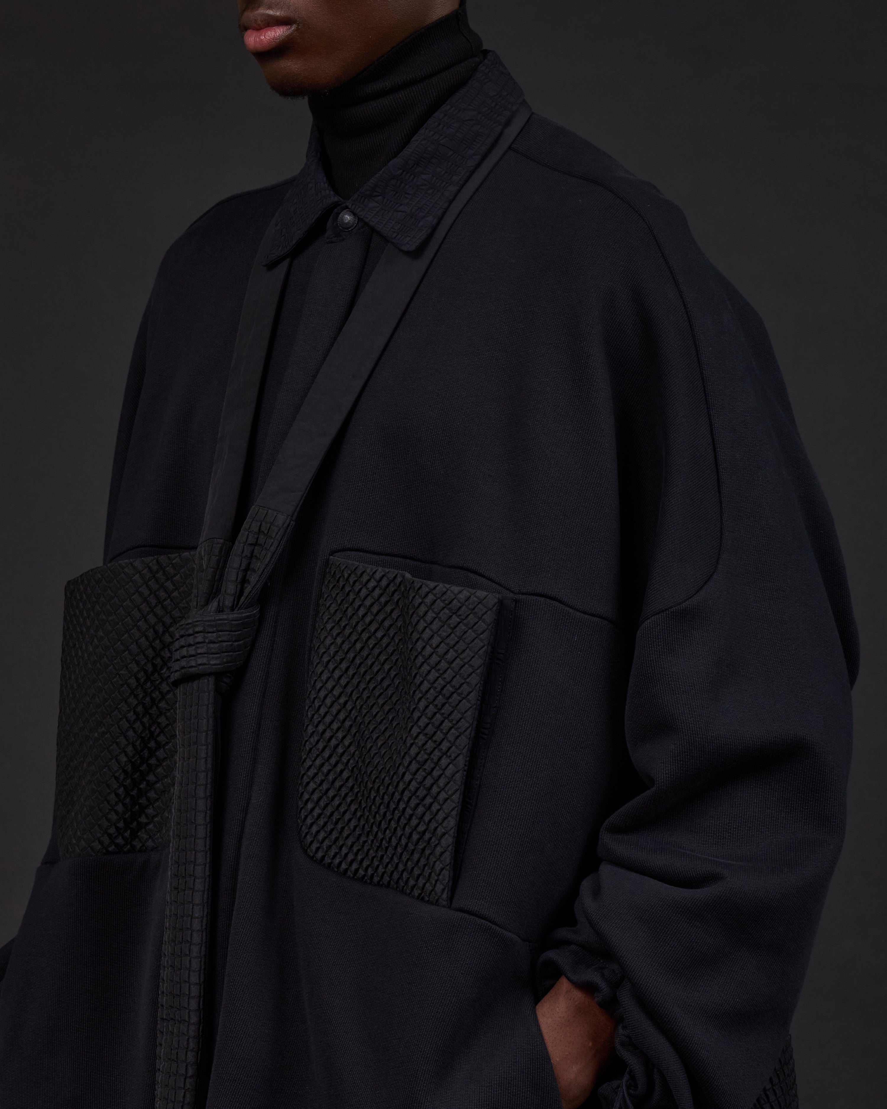 KIRTIS | Osa Black