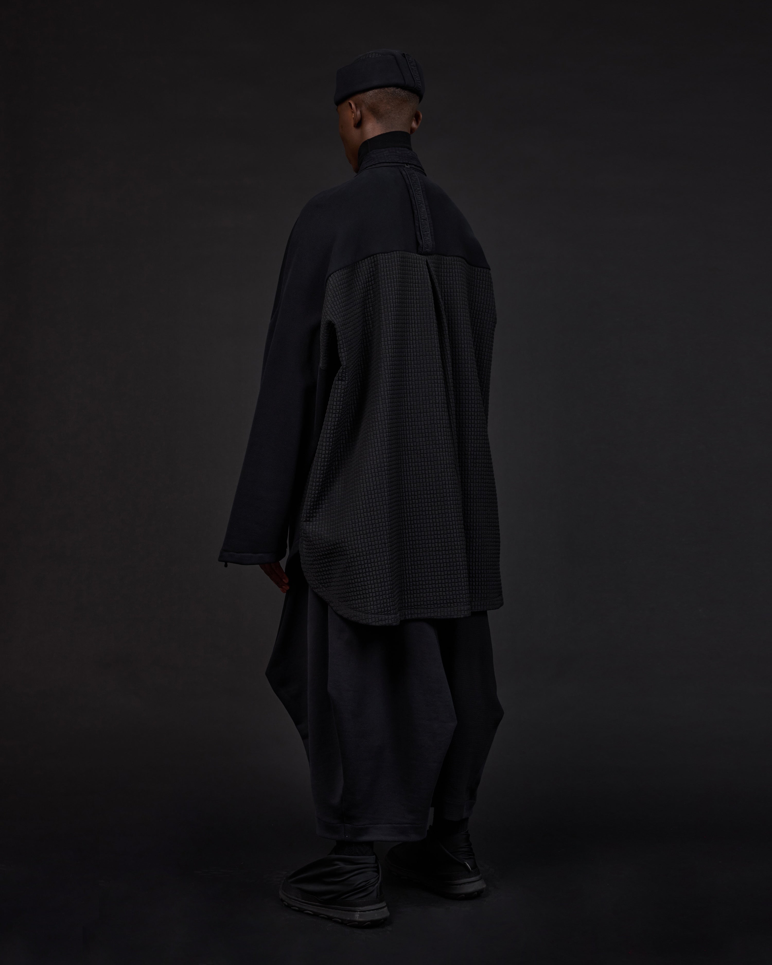KIRTIS | Osa Black