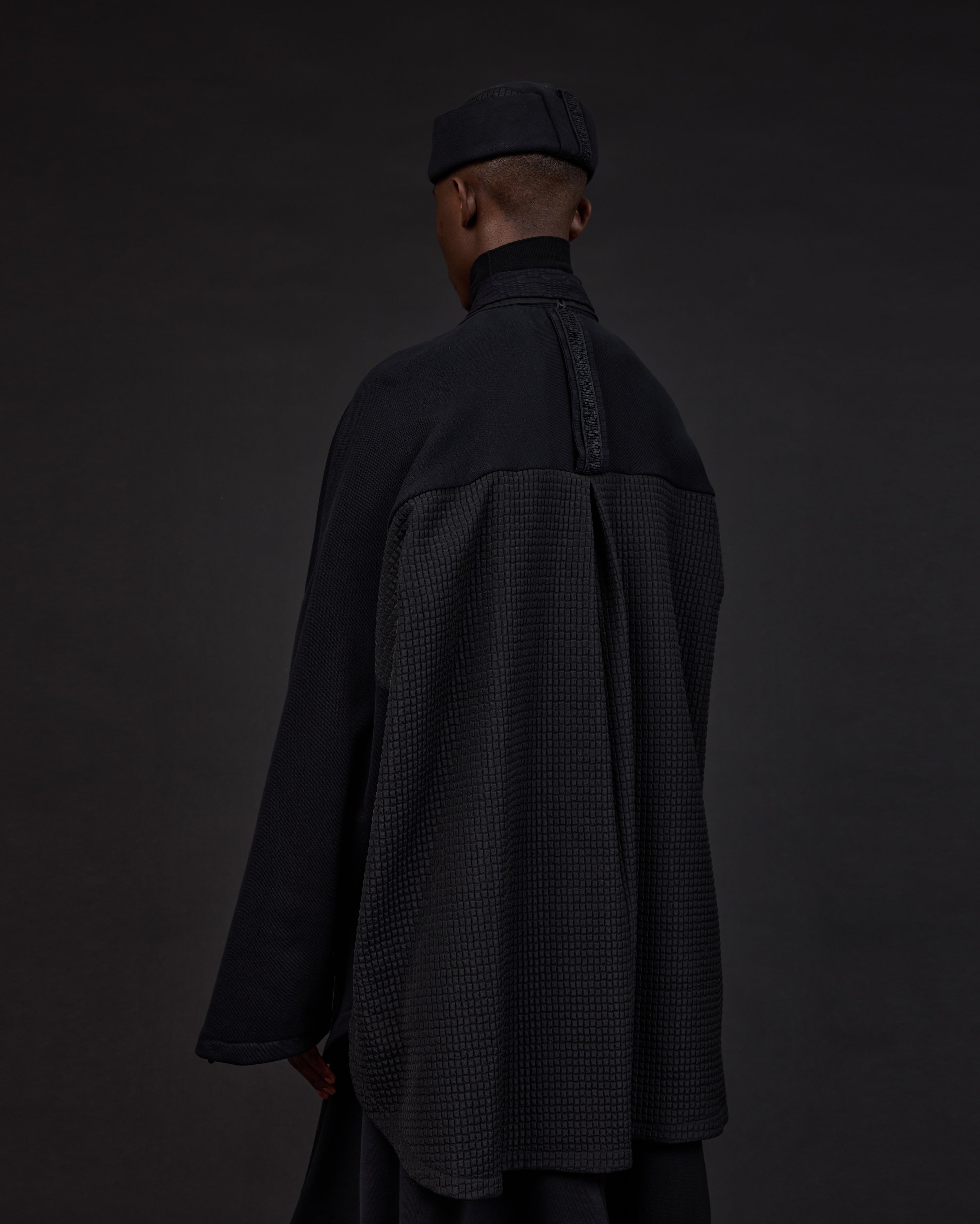 KIRTIS | Osa Black