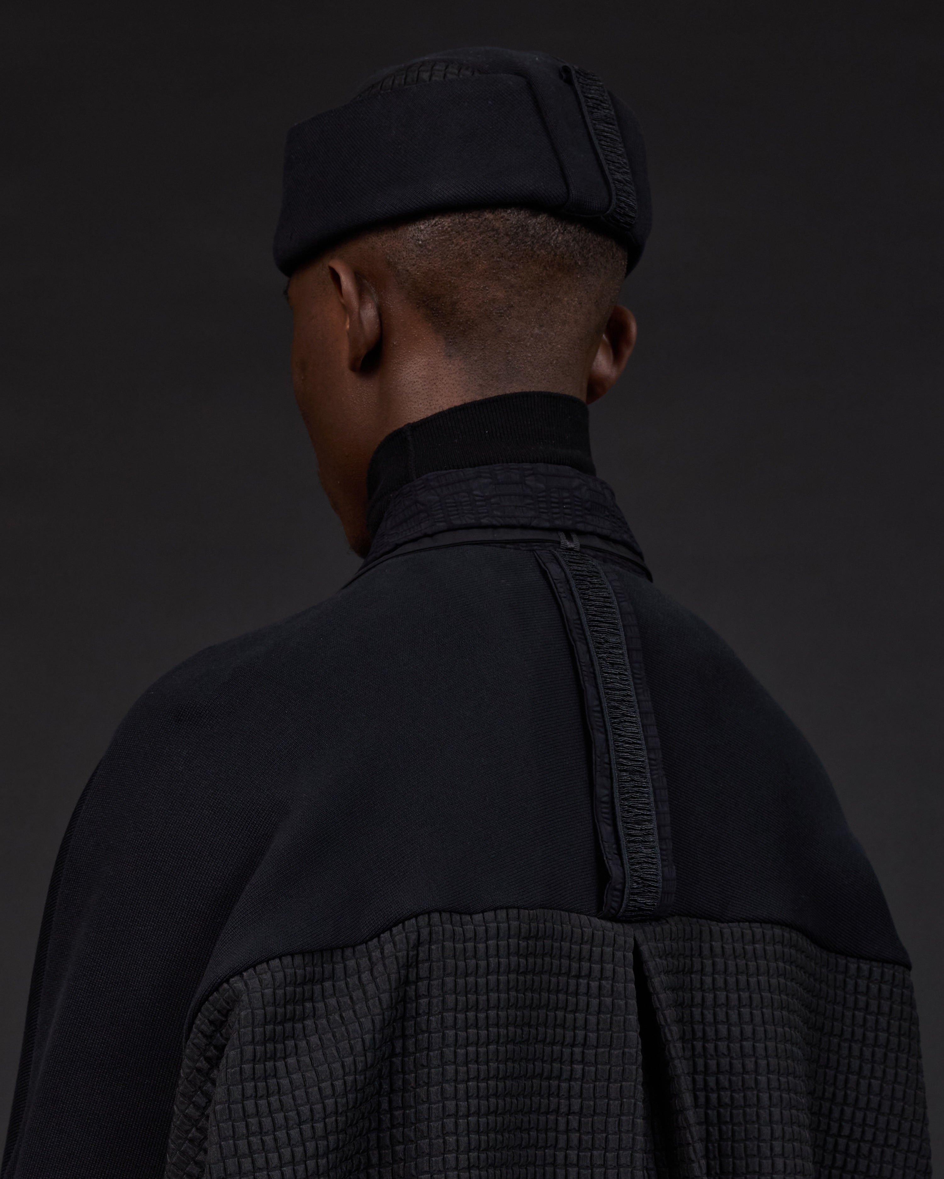 KIRTIS | Osa Black