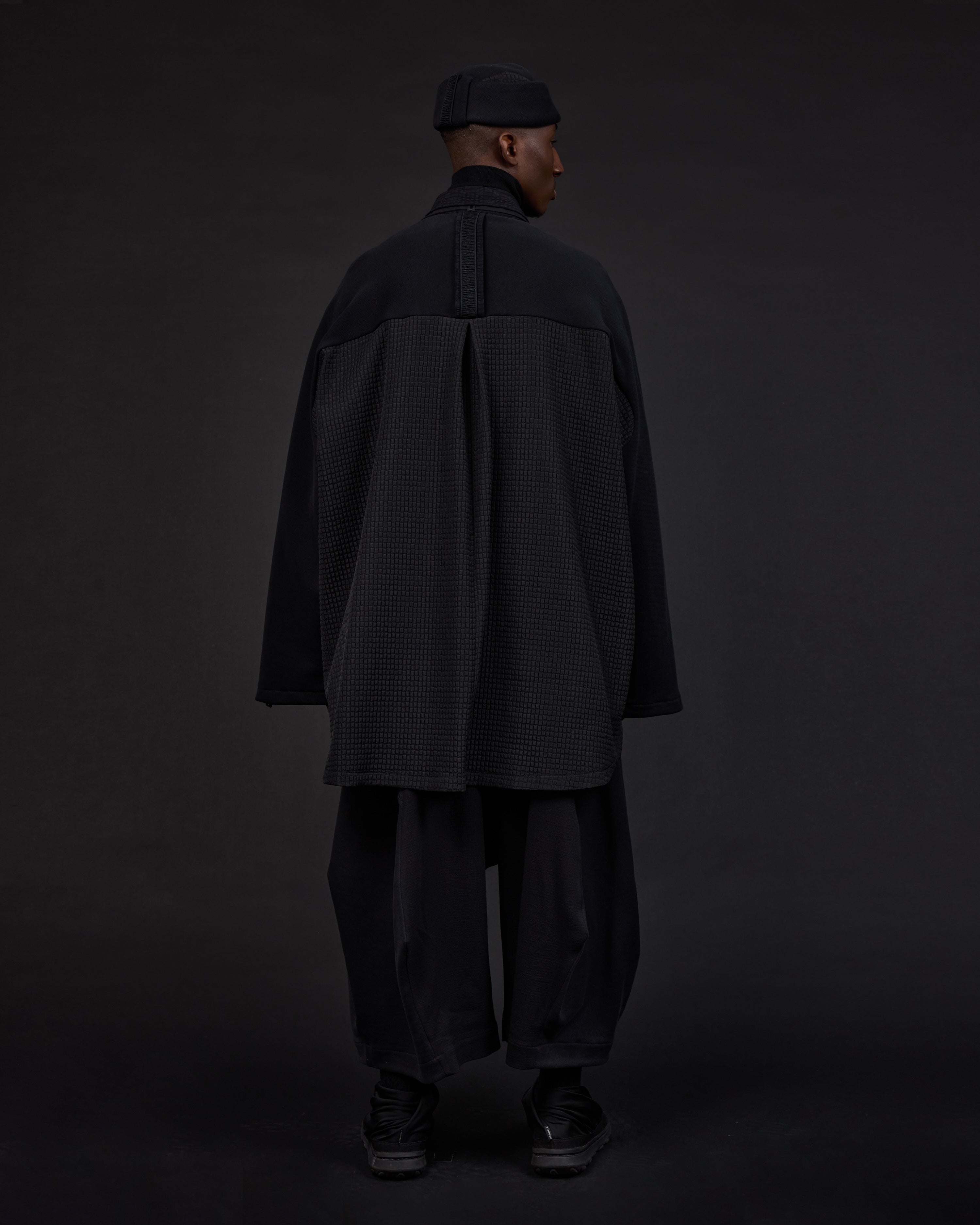 KIRTIS | Osa Black