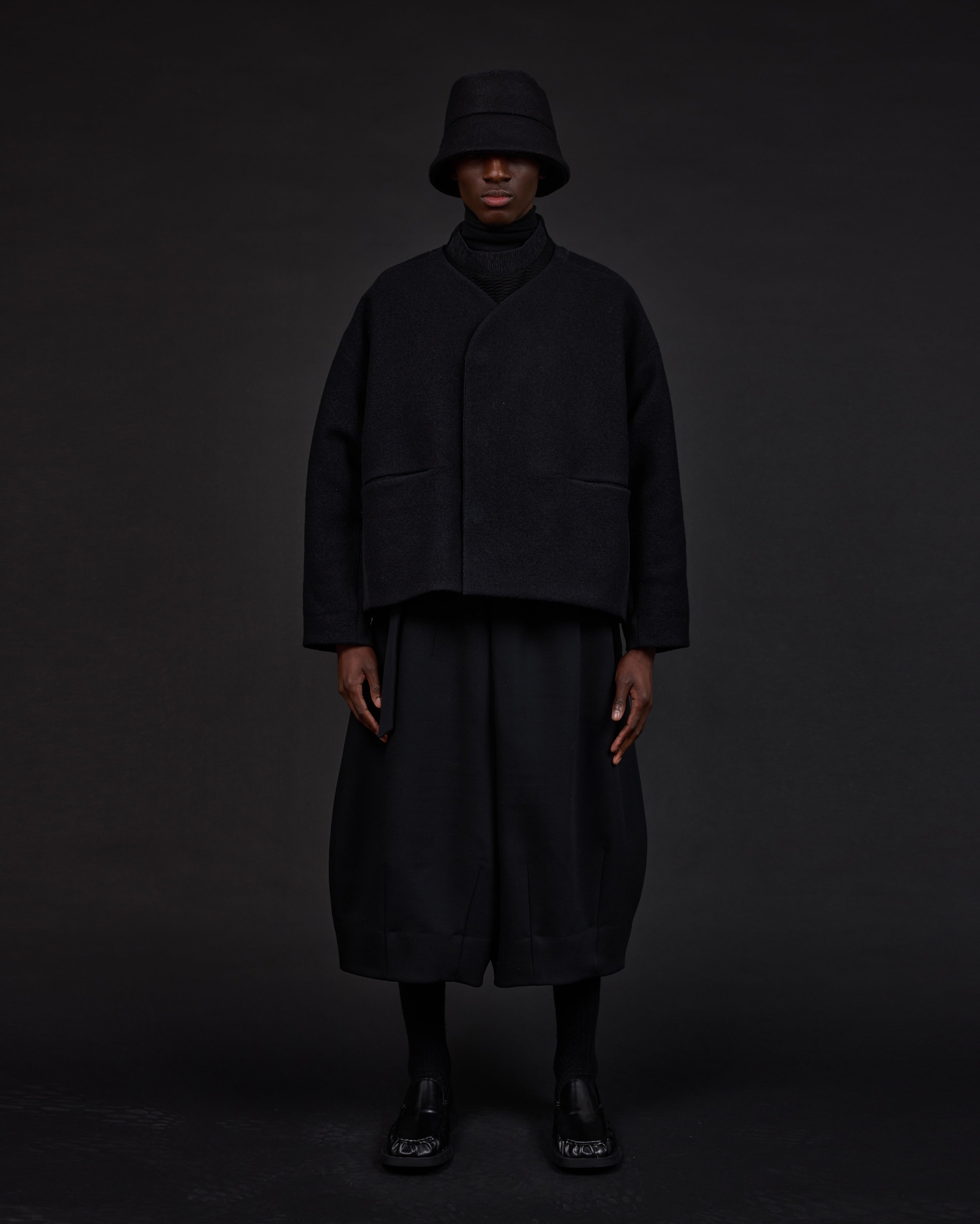 LLOVER | Black Boilpera Wool