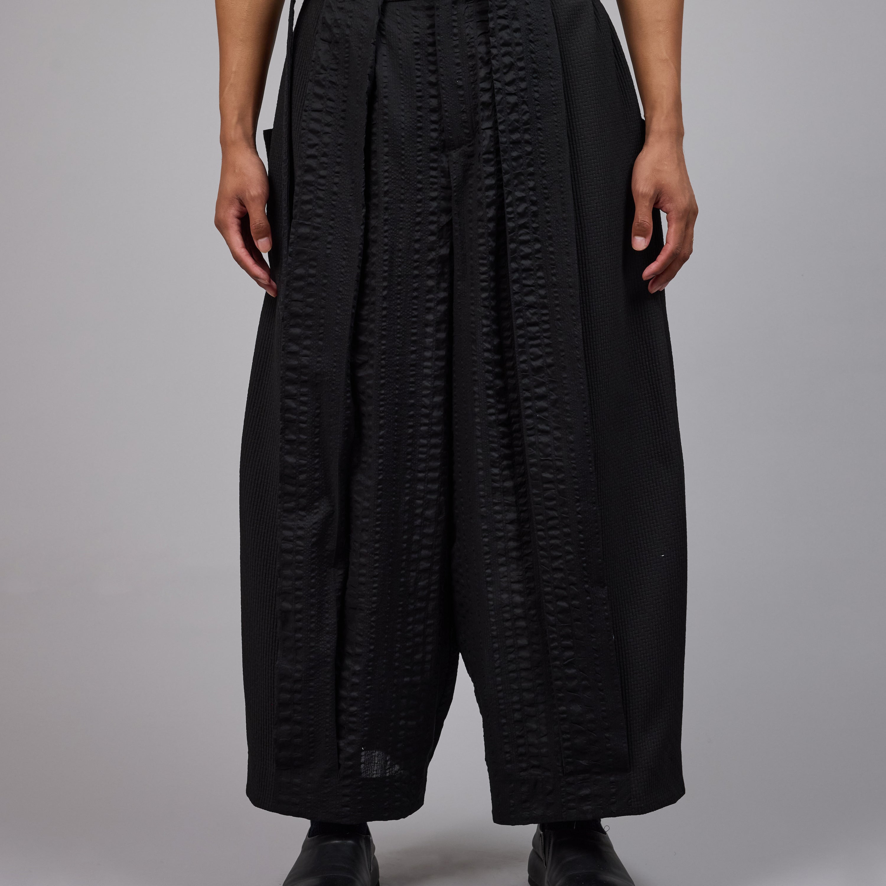 B_BAROVERpants-BlackSeerlawn01.jpg