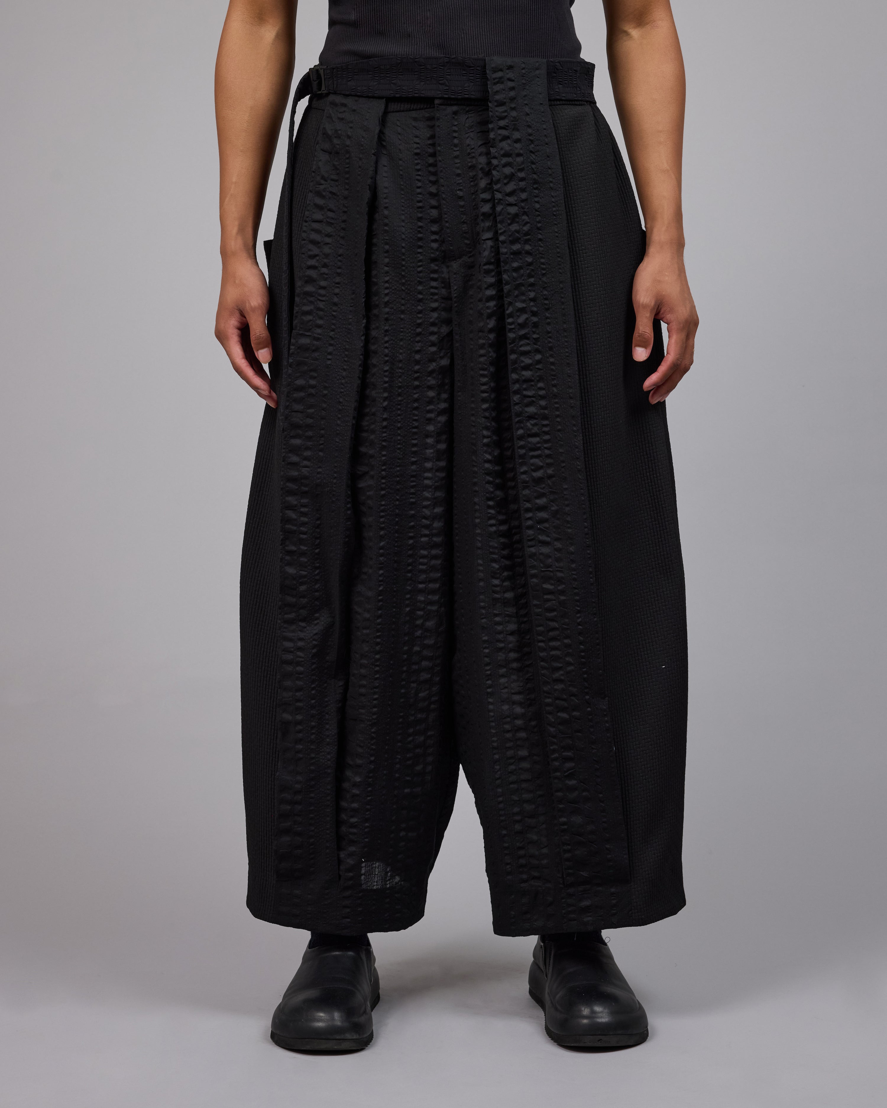 BAROVER | Black Seerlawn