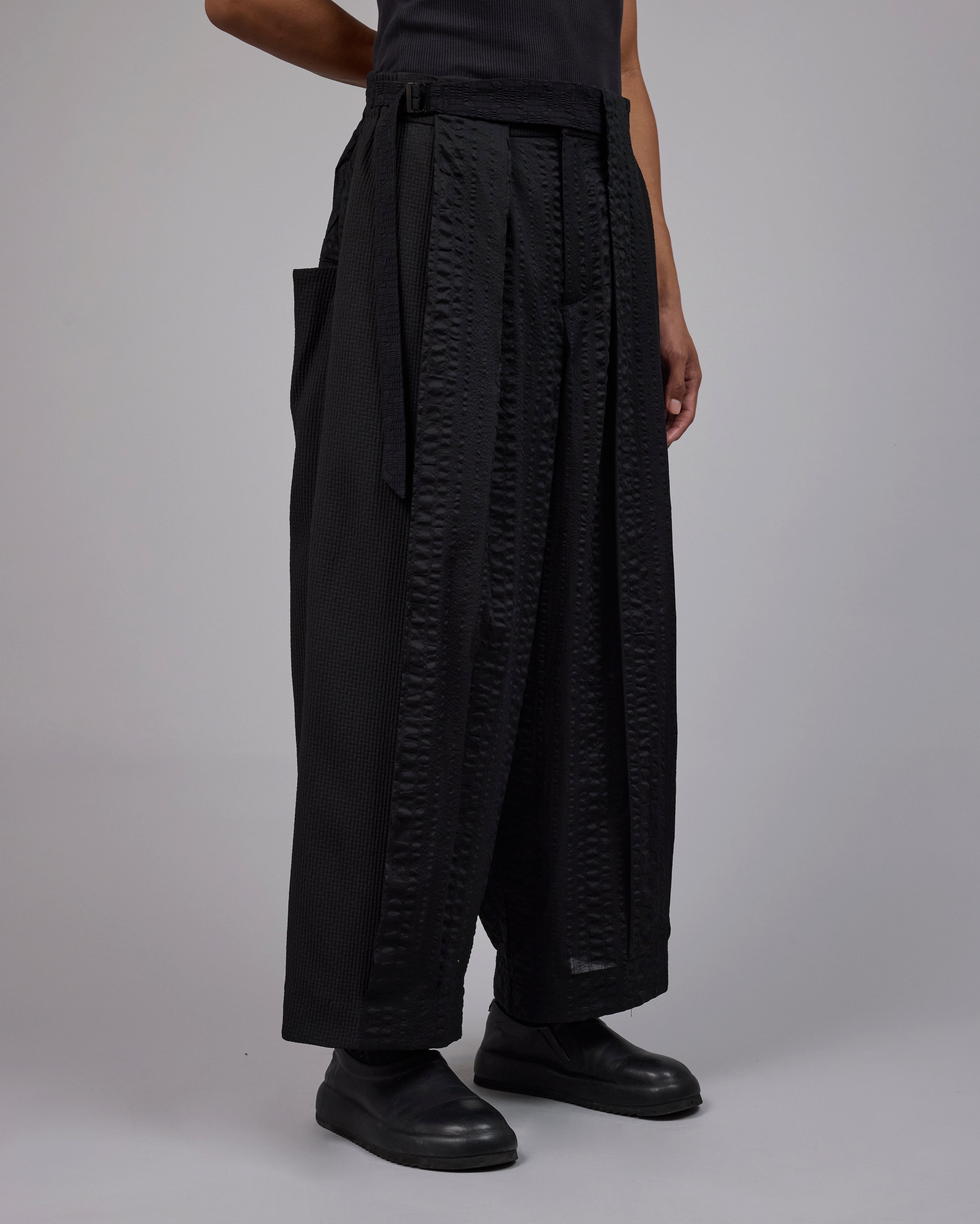 BAROVER | Black Seerlawn