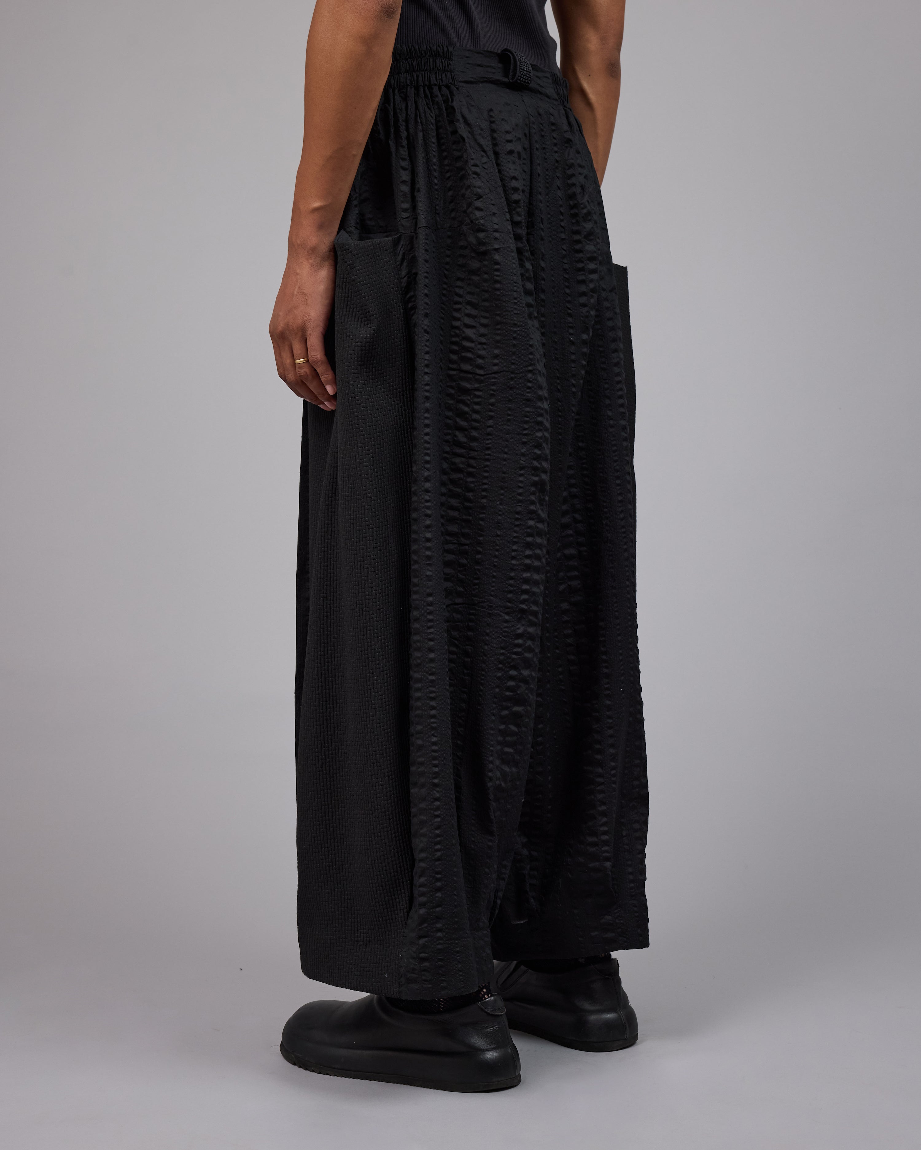 BAROVER | Black Seerlawn