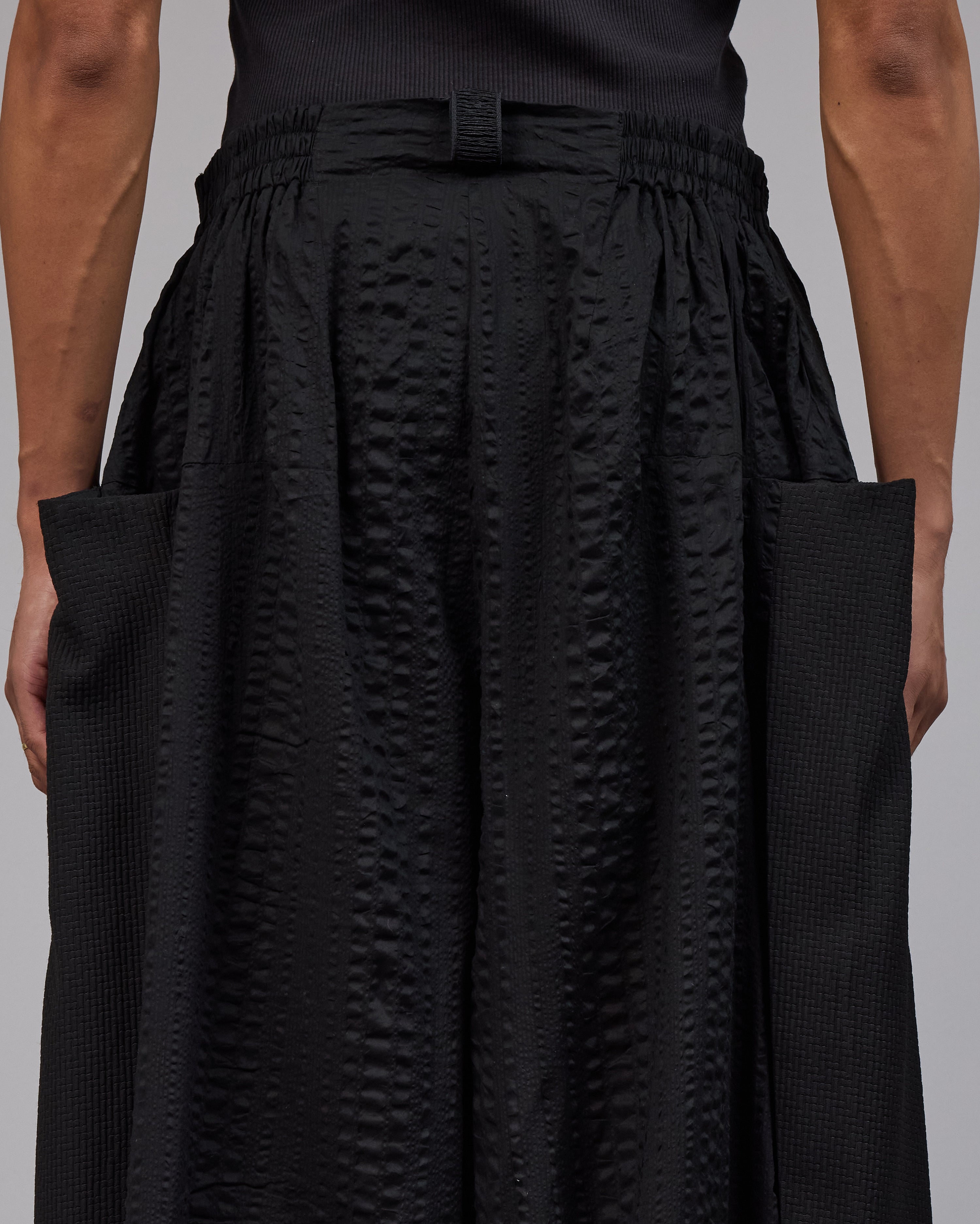 BAROVER | Black Seerlawn