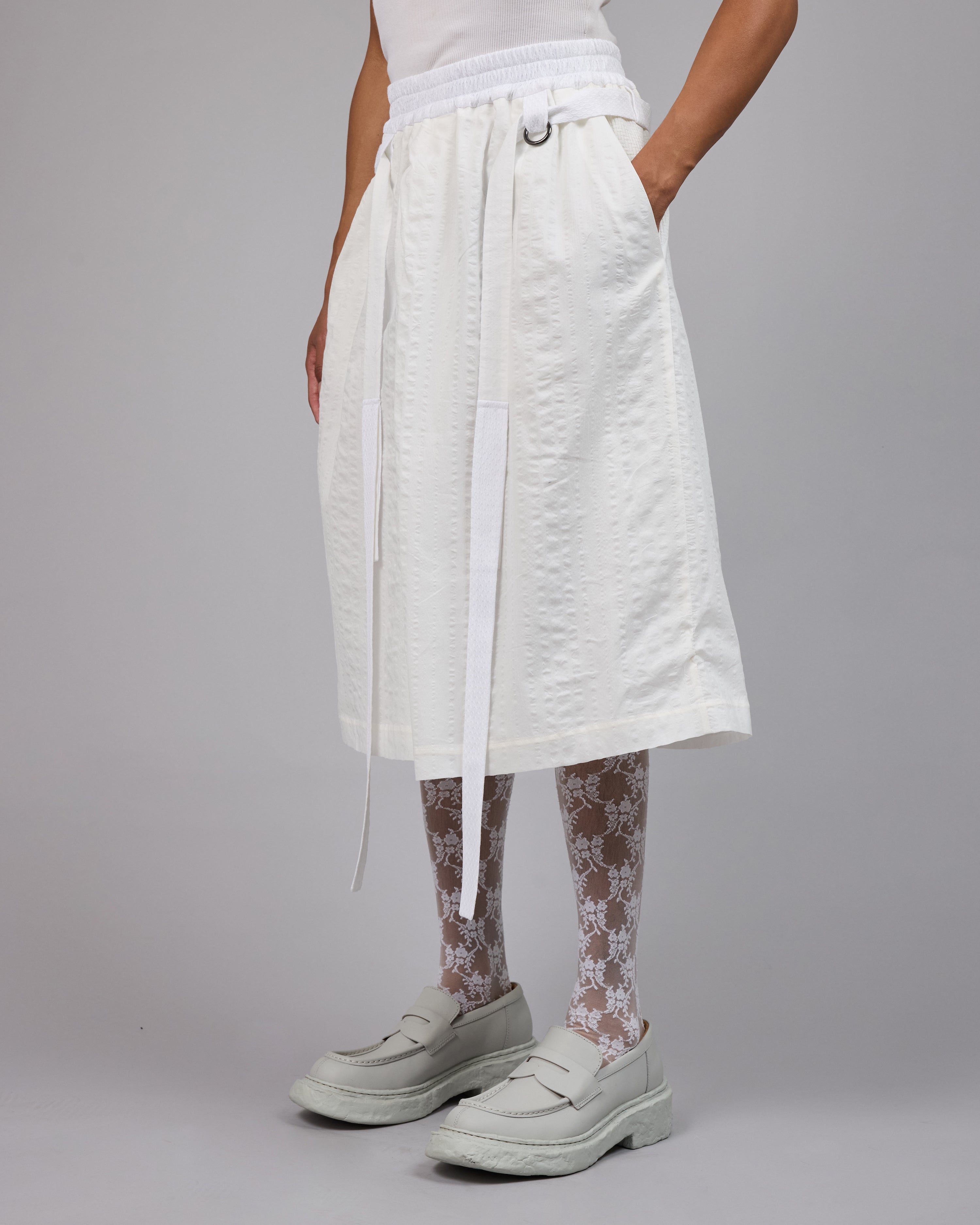 C_JOSKORTshorts-Chalk-WhiteSeerlawn02.jpg